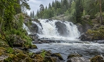 Водопад белые мосты в Карелии днем