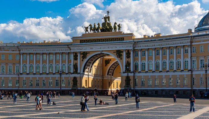 gul_po_nevskomu_0002_ermitaz