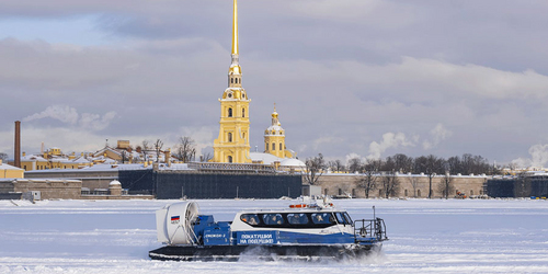 Прогулка на судне на воздушной подушке по льду Невы