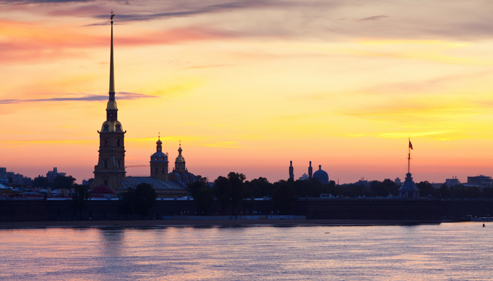 blagoveshchensky-bridge-in-morning